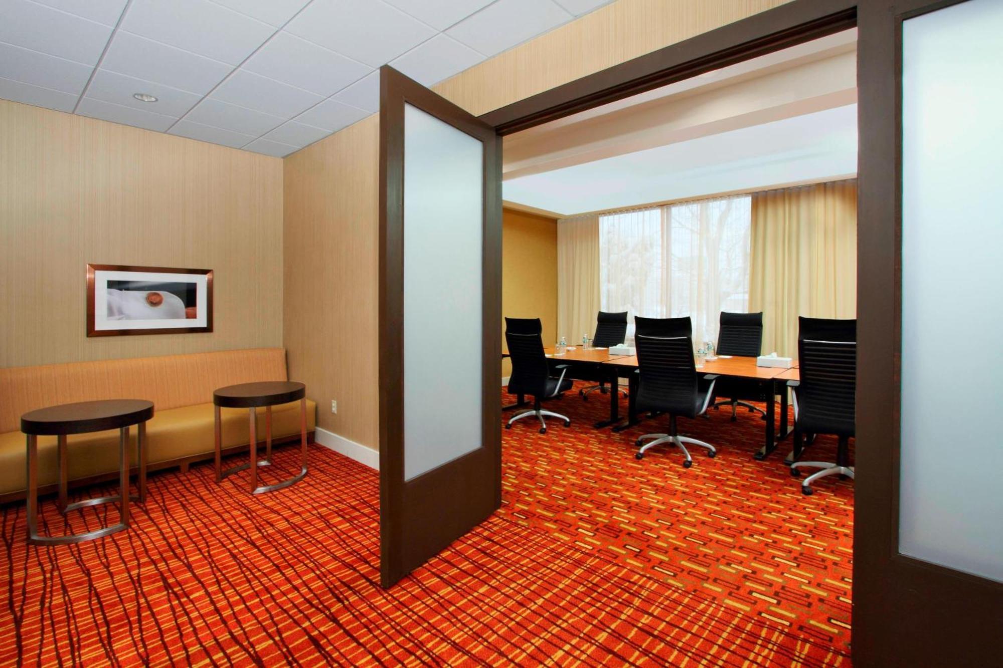 Courtyard By Marriott Lyndhurst/meadowlands Hotel